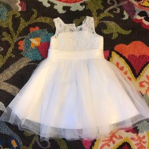 Girl’s White Fancy Dress (4-5T)